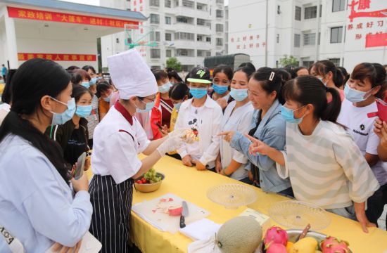 广西紧抓“六个一”推动“小家政”服务“大民生”(图1)