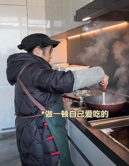 浙江保姆晒工作日常出门开大劳LV装菜用雇主还买零食逗她笑(图11)