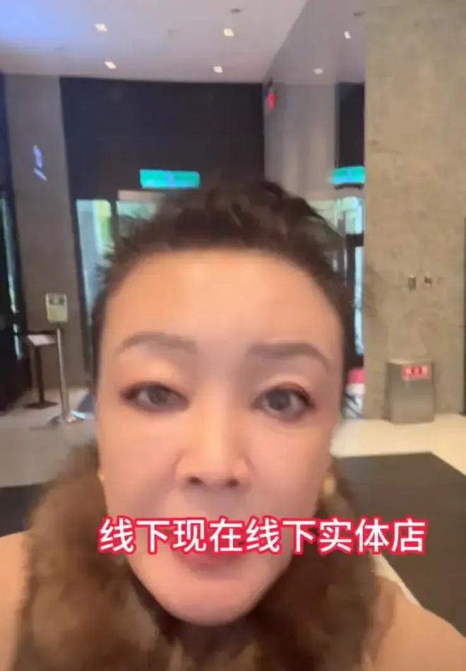 全员上阵麻六记直播圈粉3万 保洁成主播店长喊话汪小菲擦桌子(图4)